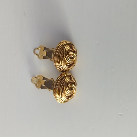 Vintage 1994 Chanel CC Textured Round Clip-On Earrings - Picture 4 of 4
